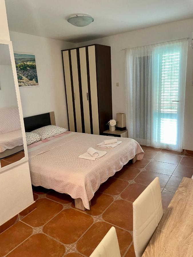 Studio Apartmani Kremic Karlobag Εξωτερικό φωτογραφία