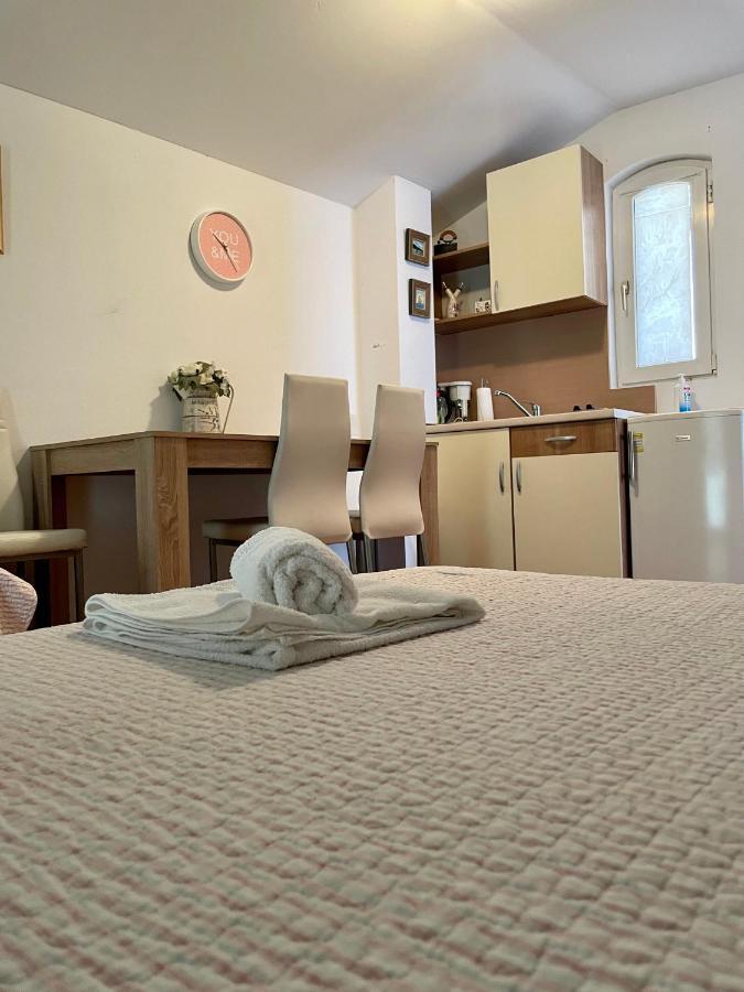 Studio Apartmani Kremic Karlobag Εξωτερικό φωτογραφία