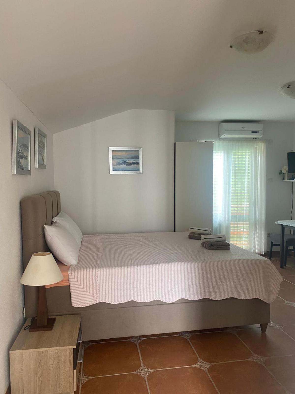 Studio Apartmani Kremic Karlobag Εξωτερικό φωτογραφία