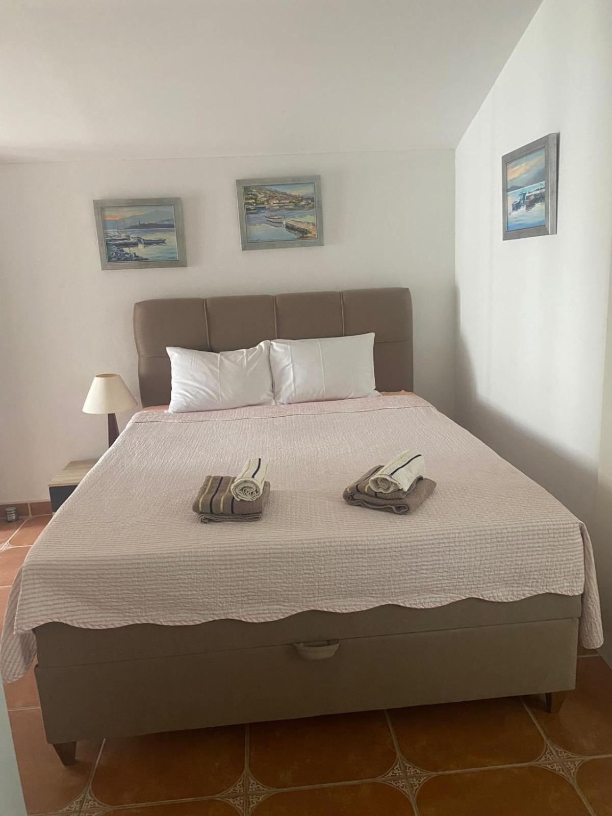 Studio Apartmani Kremic Karlobag Εξωτερικό φωτογραφία